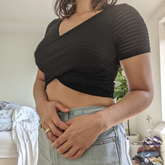 Black Forever 21 crop top - Picture 2 of 5